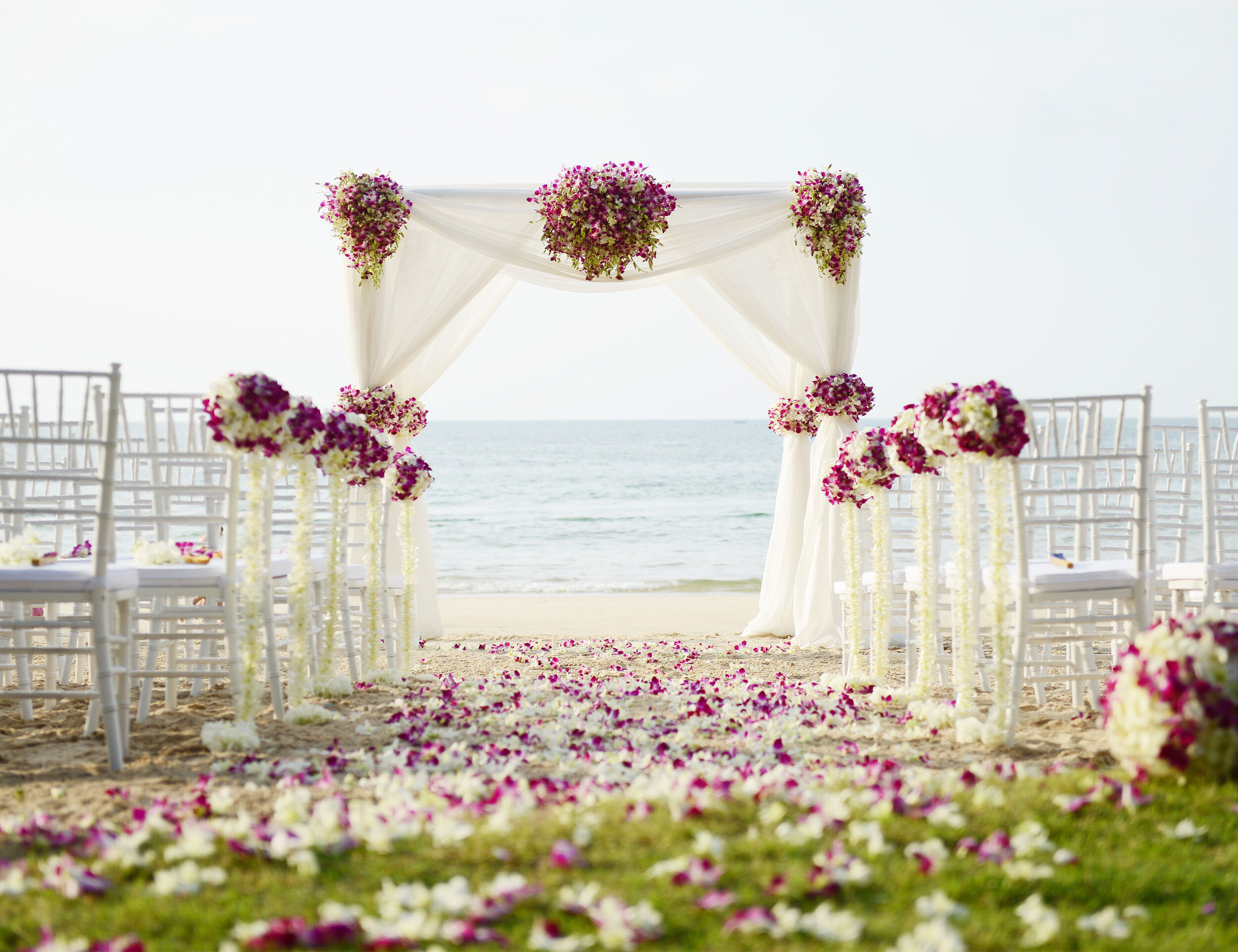 beautifull flours and nature beach destination wedding loacation